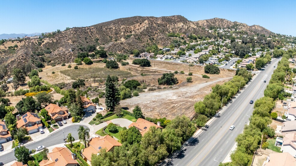 The Old Road, Castaic, CA à vendre - Photo de l’immeuble – Image 3 sur 3