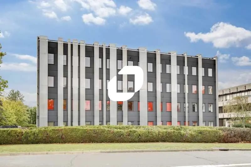 8 Square Isaac Newton, Montigny-le-Bretonneux à louer - Photo de l’immeuble – Image 1 sur 24