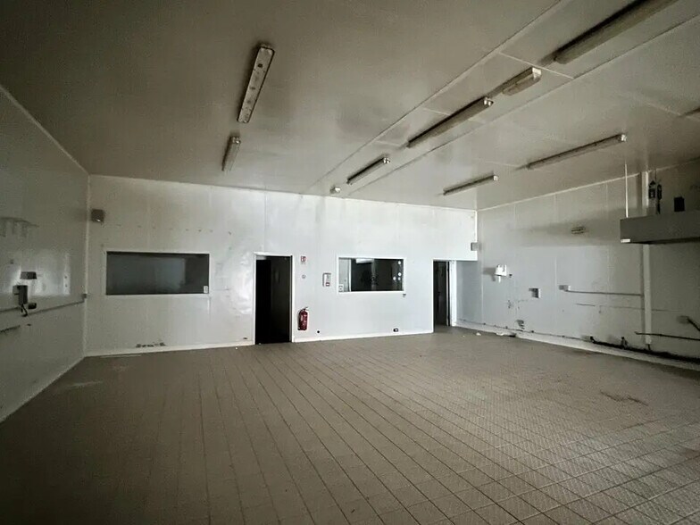 Local d’activités dans Hérouville-Saint-Clair à louer - Photo de l’immeuble – Image 3 sur 12