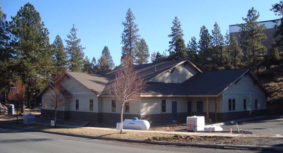 1715 SW Chandler Ave, Bend, OR à louer - Photo de l’immeuble – Image 2 sur 12