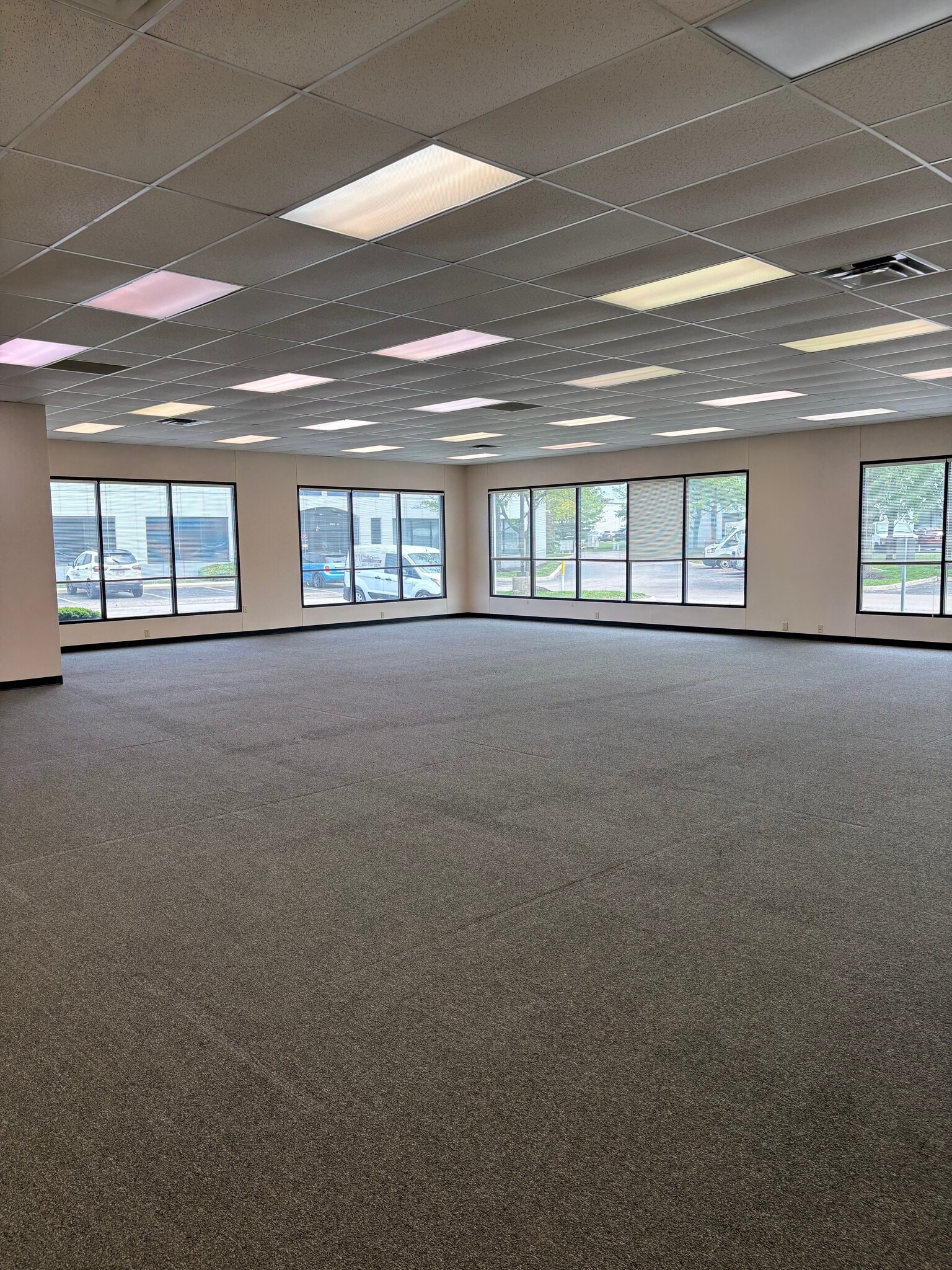 1020 Taylor Station Rd, Gahanna, OH à louer Photo de l’immeuble– Image 1 sur 4