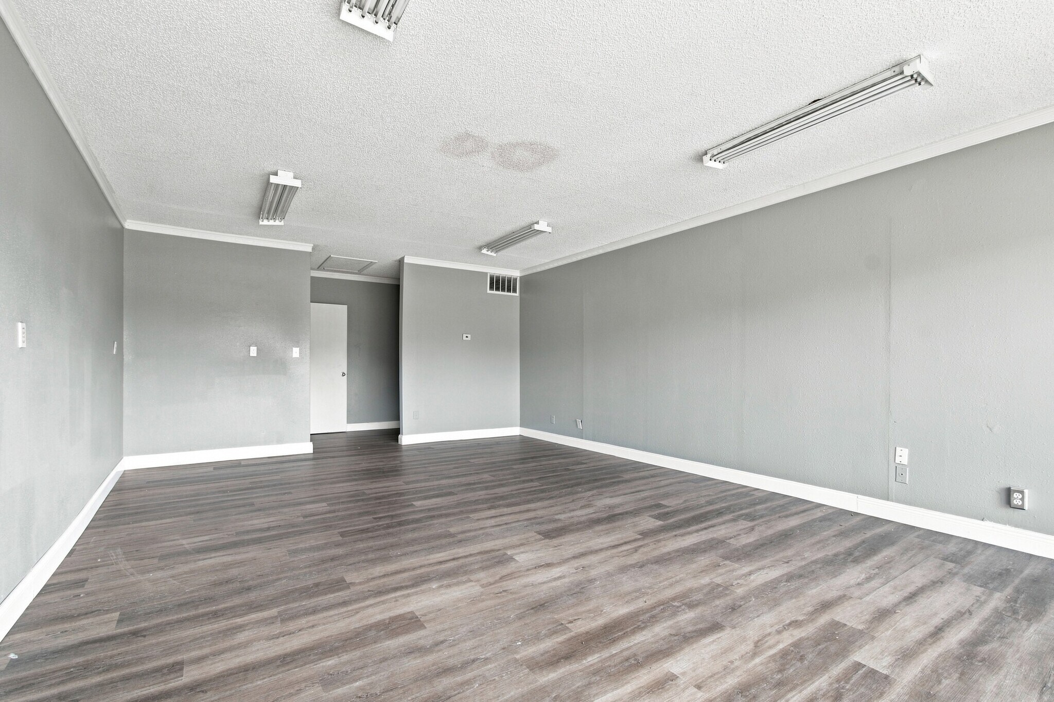 2140 Drew St, Clearwater, FL à louer Photo intérieure– Image 1 sur 9