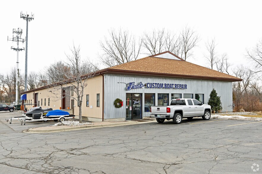 7677-7683 Highland Rd, Waterford, MI à vendre - Photo principale – Image 1 sur 4