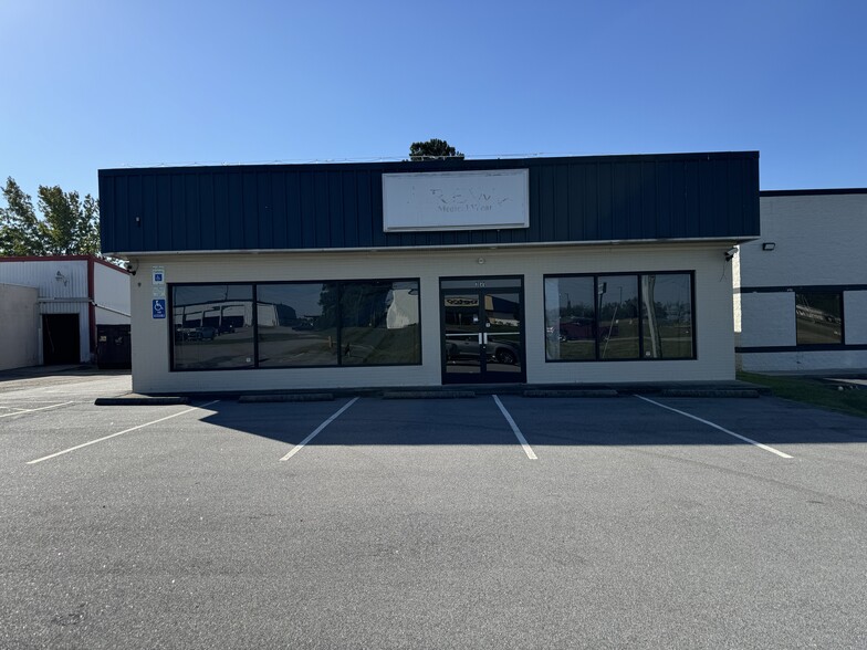 161 US 158 Hwy, Henderson, NC à louer - Photo de l’immeuble – Image 1 sur 10