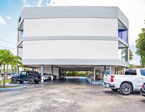 825 SW 87th Ave, Miami, FL à louer Photo de l’immeuble– Image 2 sur 12