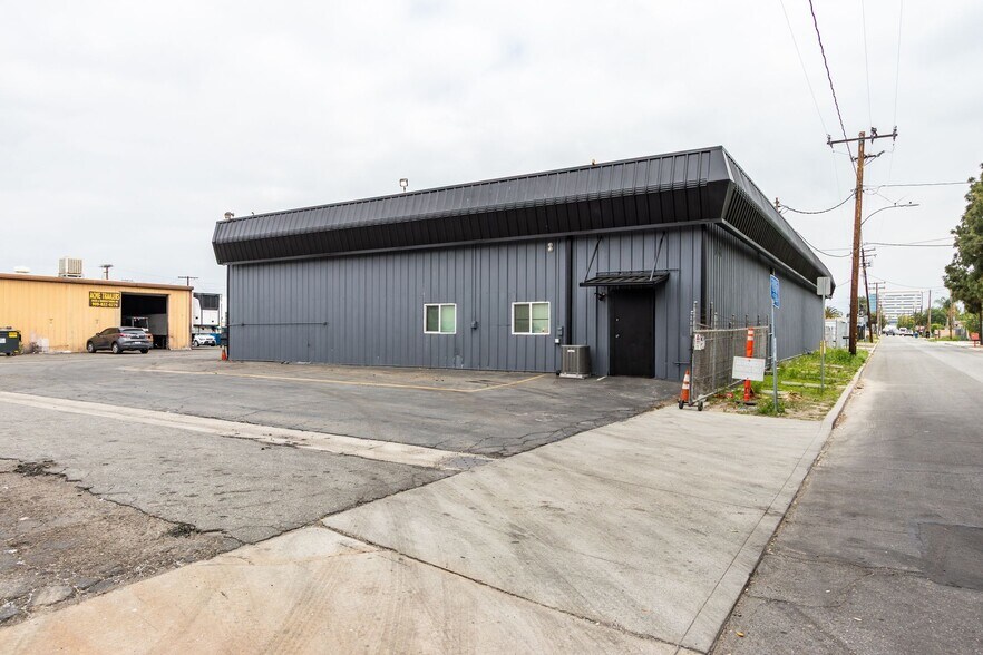 448 S Pershing Ave, San Bernardino, CA à louer - Photo de l’immeuble – Image 2 sur 26