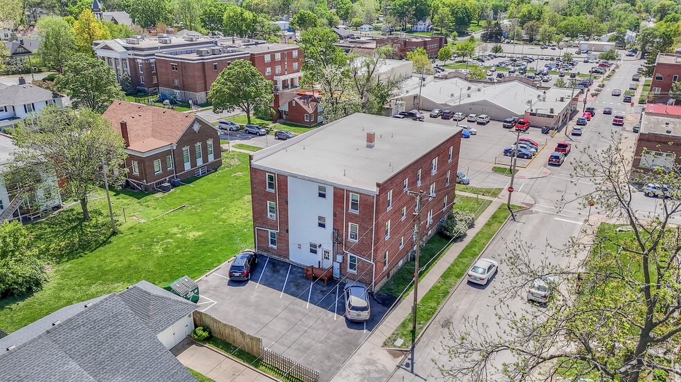 204 E Franklin St, Liberty, MO à vendre - Photo de l’immeuble – Image 2 sur 26