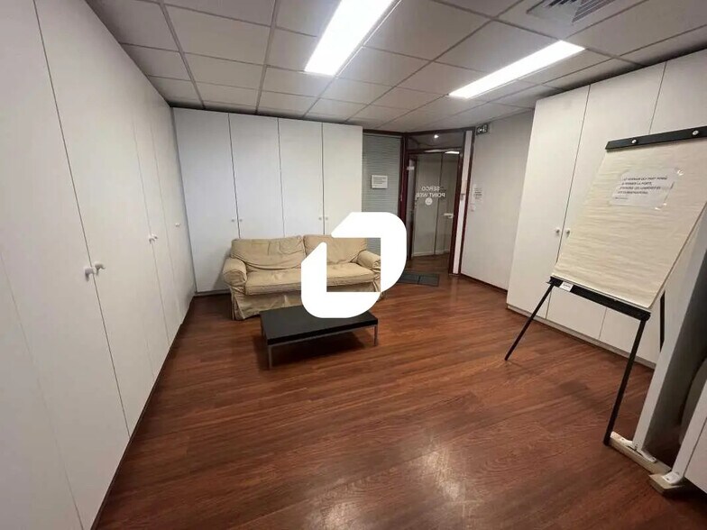 Bureau dans Villeurbanne à louer - Photo de l’immeuble – Image 3 sur 12