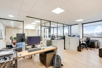 Bureau dans Saint-Cloud à vendre Photo de l’immeuble– Image 2 sur 12