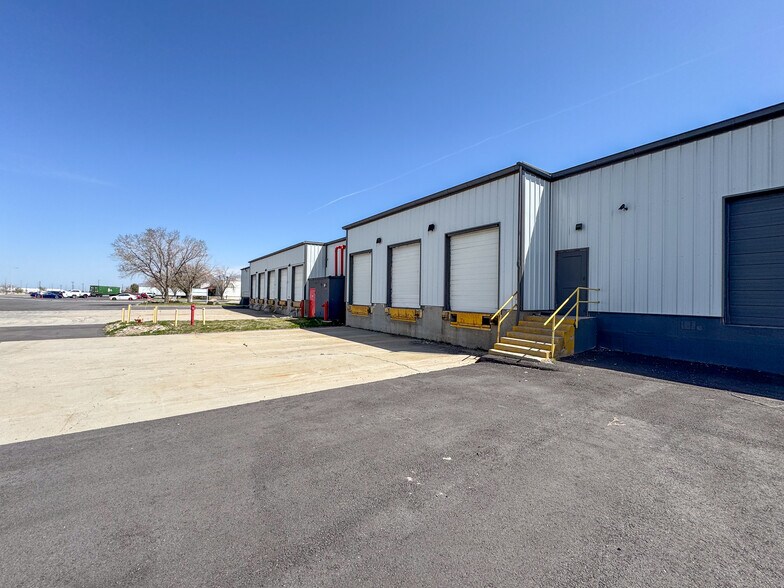 225 S Lodestone Way, Tooele, UT à louer - Photo de l’immeuble – Image 2 sur 14