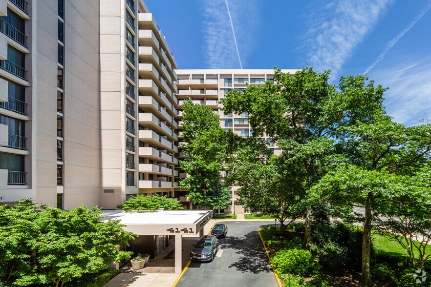 4141 N Henderson Rd, Arlington, VA à louer - Photo de l’immeuble – Image 3 sur 5