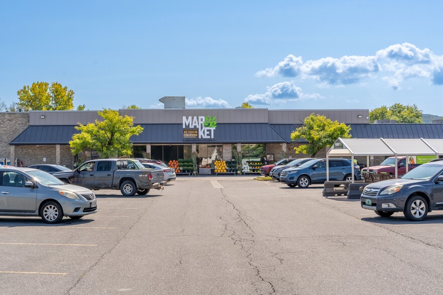 Route 4A Westway Mall, West Rutland, VT à louer - Photo de l’immeuble – Image 3 sur 11