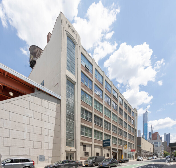 625 W 55th St, New York, NY à louer - Photo de l’immeuble – Image 1 sur 3