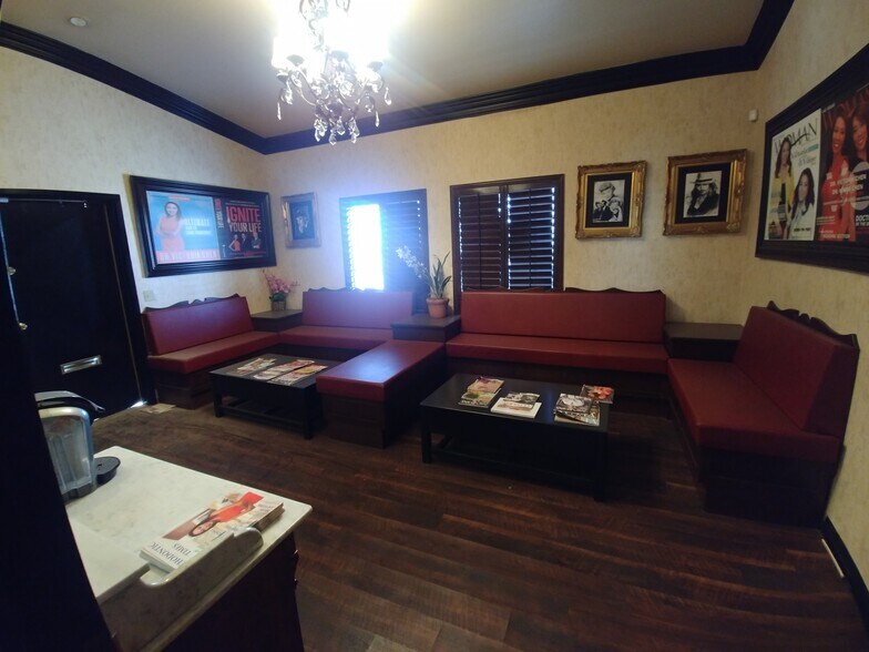 2430 E Harmon Ave, Las Vegas, NV à louer - Photo intérieure – Image 2 sur 21