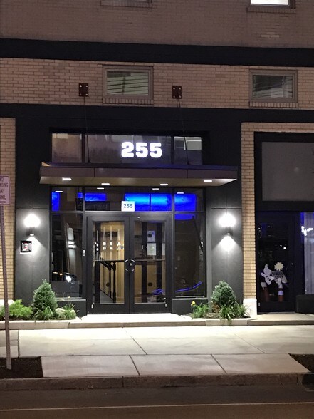 255 Delaware Ave, Buffalo, NY à louer - Photo de l’immeuble – Image 3 sur 3