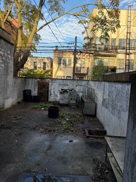 2566 Steinway St, Astoria, NY à vendre - Photo de l’immeuble – Image 3 sur 5