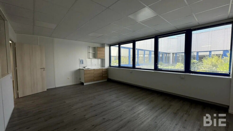 Bureau dans Mérignac à louer - Photo de l’immeuble – Image 3 sur 5
