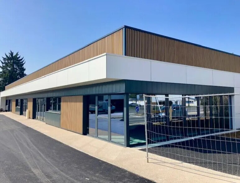 Local commercial dans Genlis à louer - Photo de l’immeuble – Image 3 sur 6