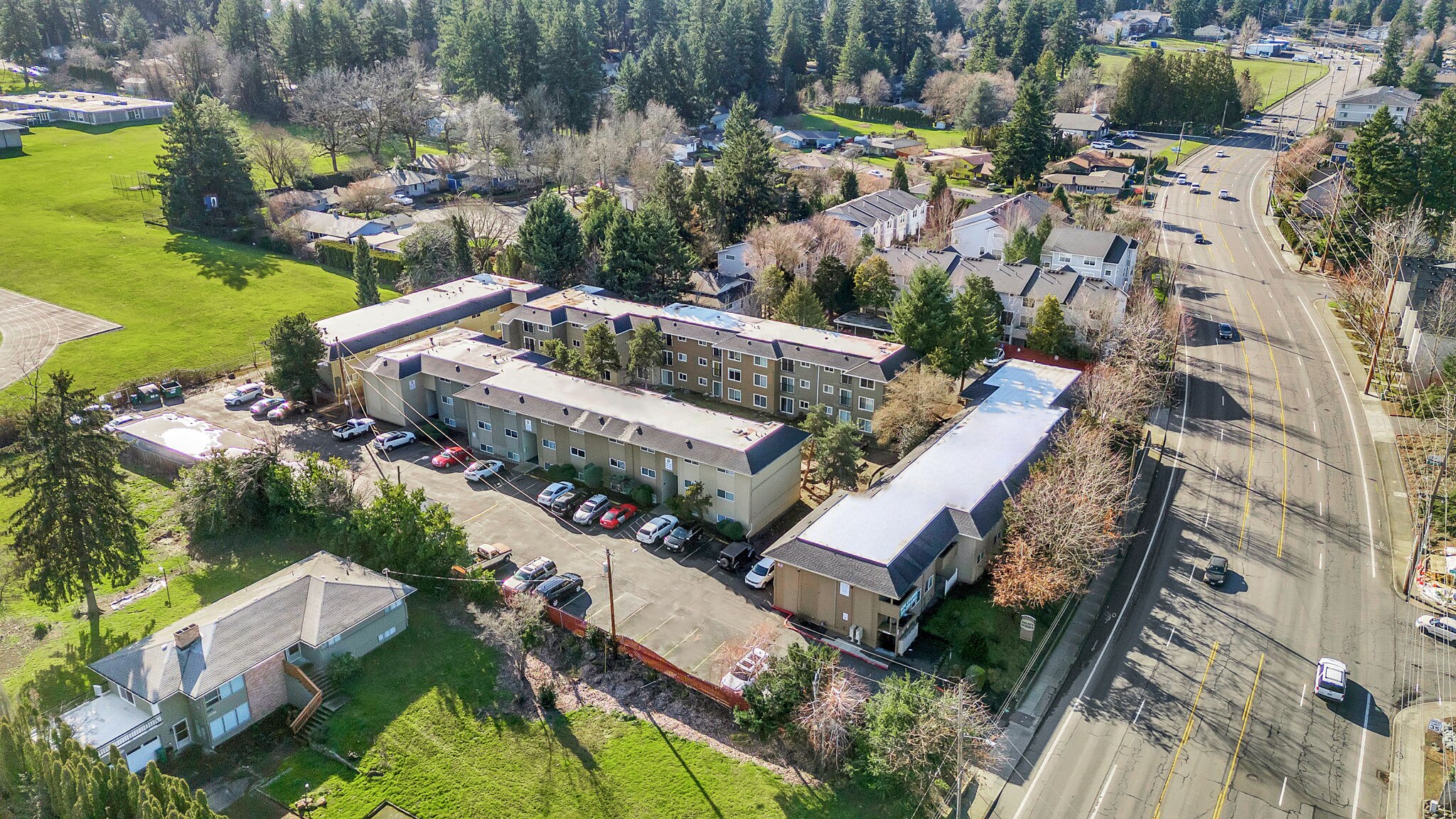 17014-17062 NE Halsey St, Portland, OR à vendre Photo principale– Image 1 sur 34