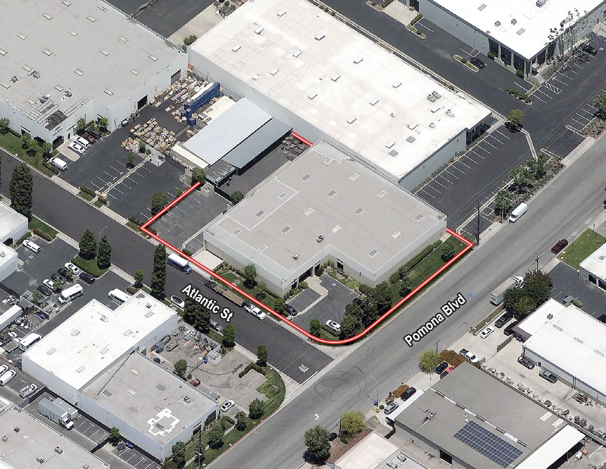 2685 Pomona Blvd, Pomona, CA à louer Photo de l’immeuble– Image 1 sur 3