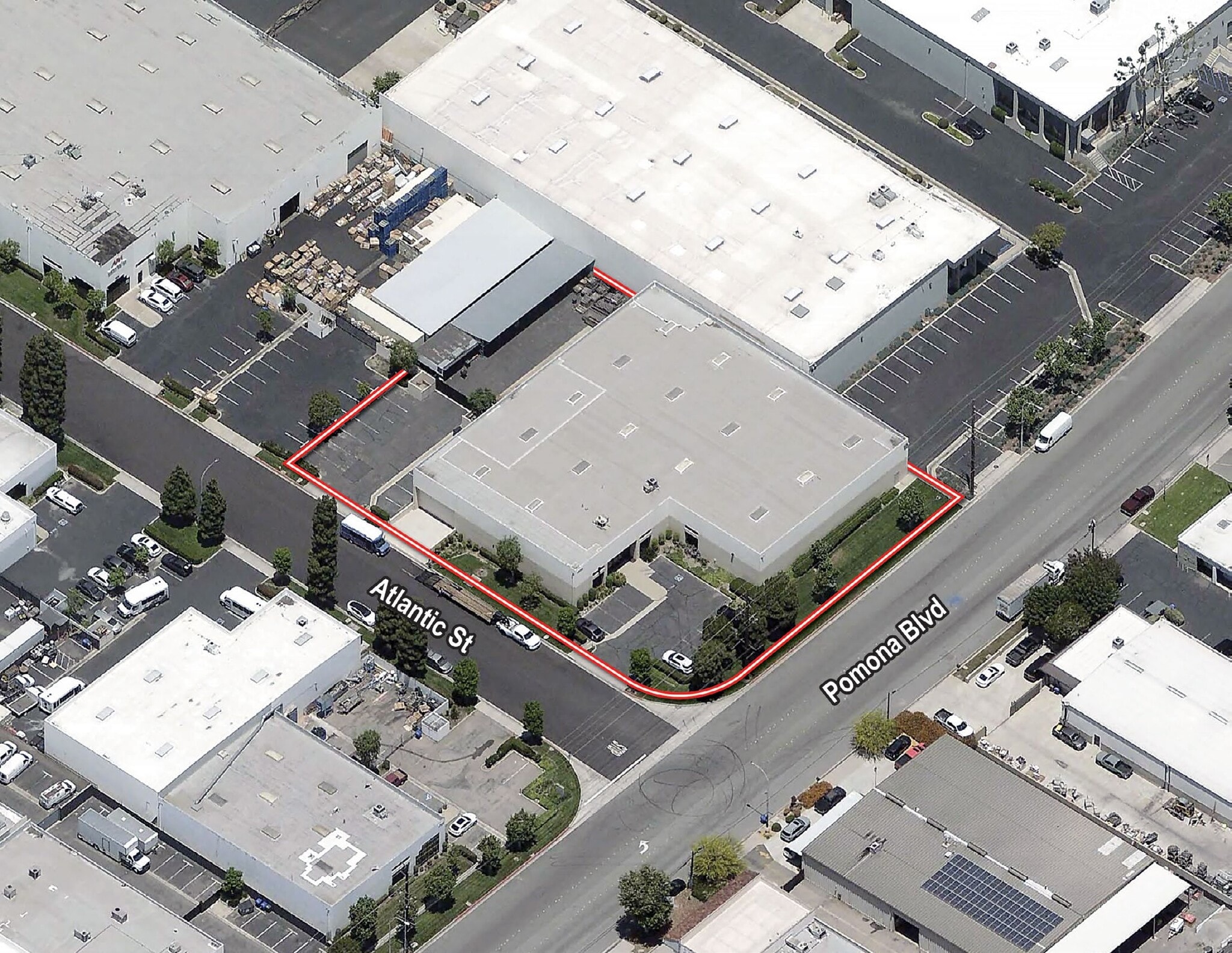 2685 Pomona Blvd, Pomona, CA à louer Photo de l’immeuble– Image 1 sur 2