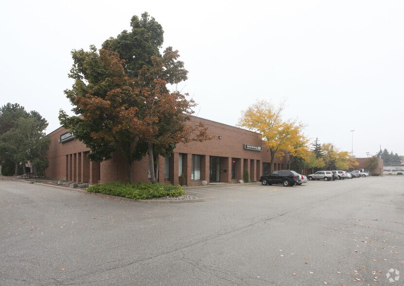 333 Wyecroft Rd, Oakville, ON à louer - Photo principale – Image 1 sur 2