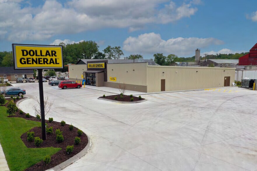 915 Jonesville Rd, Columbus, IN à vendre - Photo de l’immeuble – Image 2 sur 6