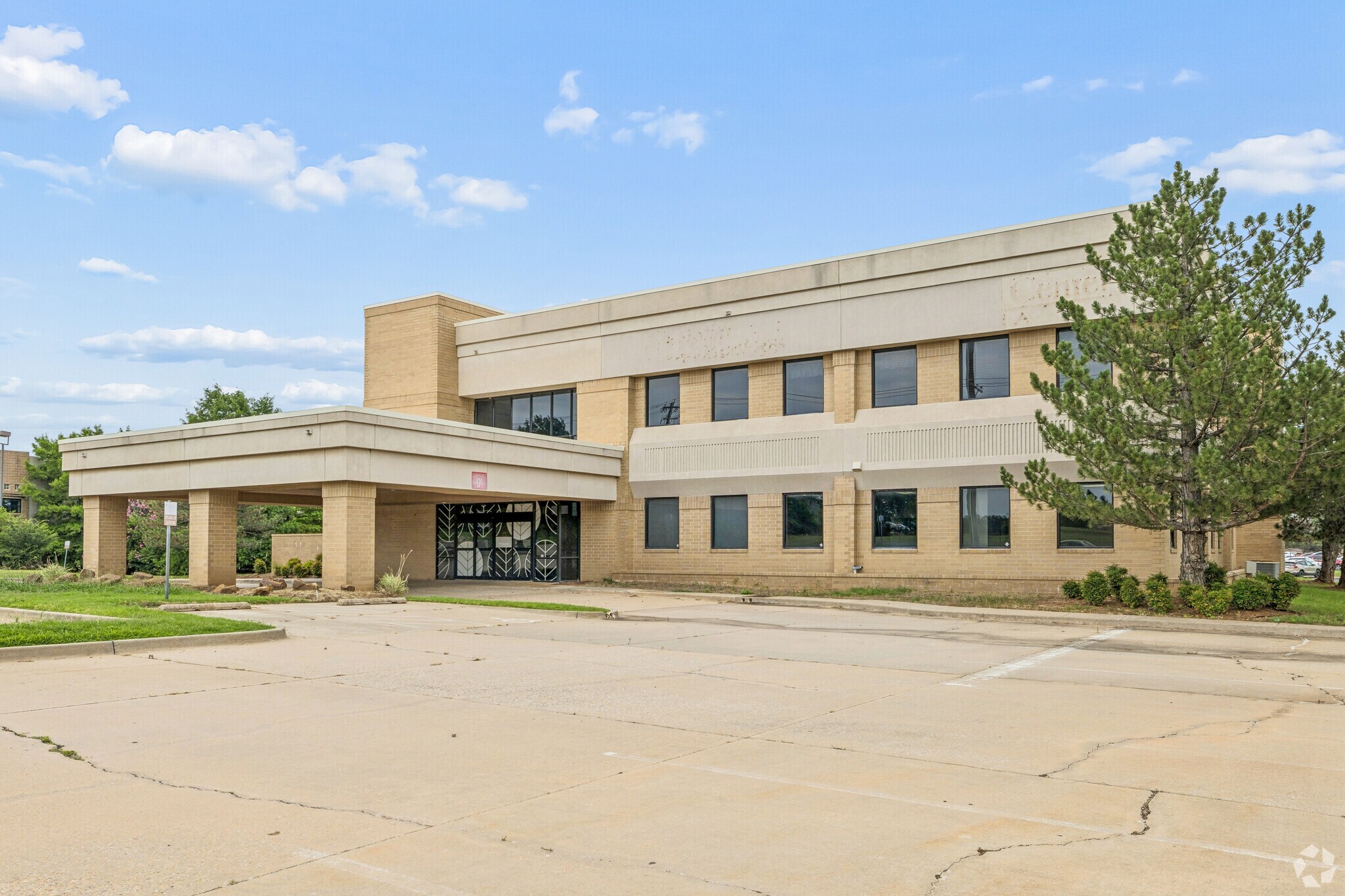 230 N Midwest Blvd, Oklahoma City, OK à vendre Photo de l’immeuble– Image 1 sur 30