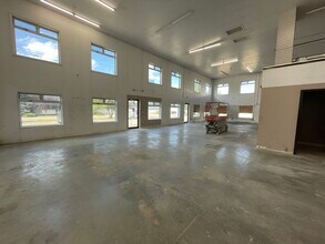 4731 61 St, Red Deer, AB à louer Photo de l’immeuble– Image 2 sur 9