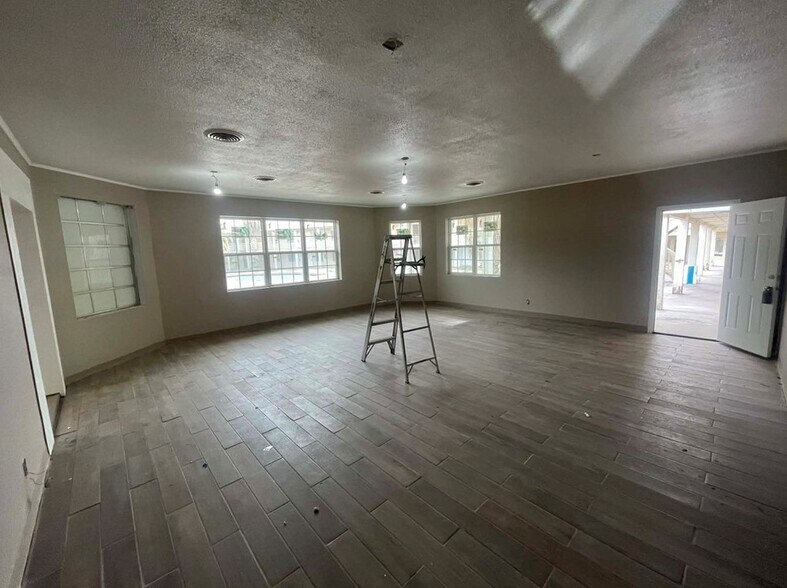 800 E Dickinson Blvd, Fort Stockton, TX à louer - Photo de l’immeuble – Image 3 sur 5
