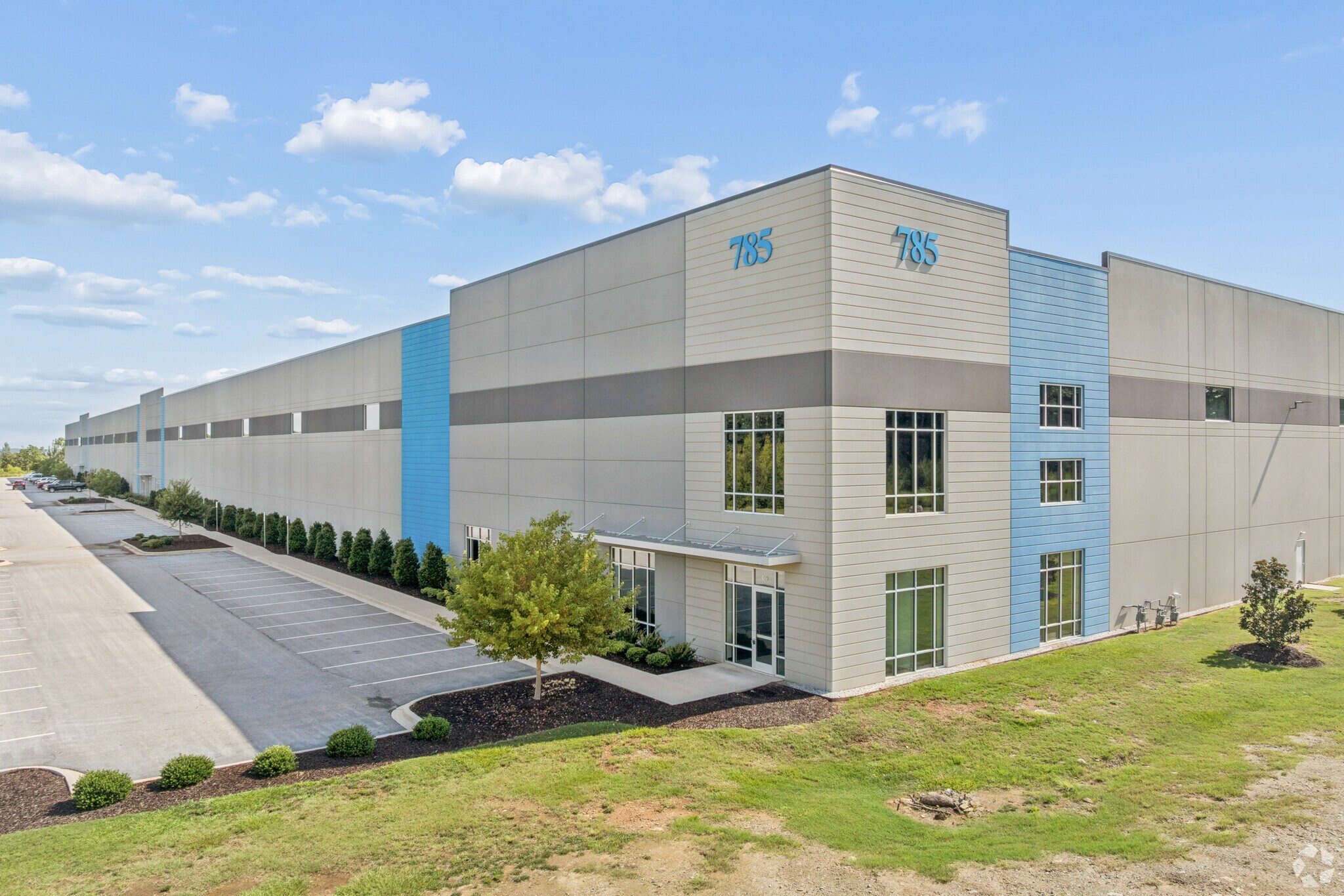 785 Victor Hill Rd, Greer, SC à louer Photo de l’immeuble– Image 1 sur 23