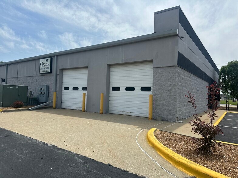 761 NW Main St NW, Bourbonnais, IL à louer - Photo de l’immeuble – Image 3 sur 5