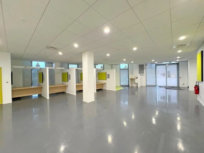 Plus de détails pour Local commercial à louer