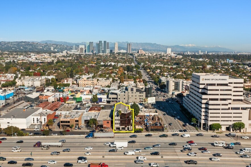 2140 Cotner Ave, Los Angeles, CA à vendre - Photo de l’immeuble – Image 2 sur 14