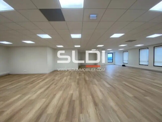 Plus de détails pour 4 Rue Barthelemy Thimonnier, Genas - Bureau à louer