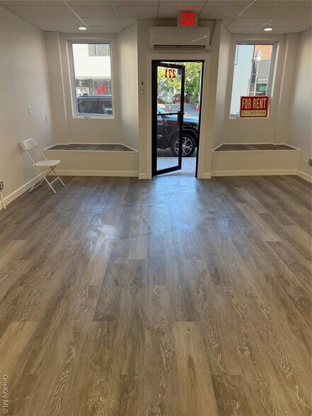 271 Broadway, Bethpage, NY à louer - Photo intérieure – Image 2 sur 4