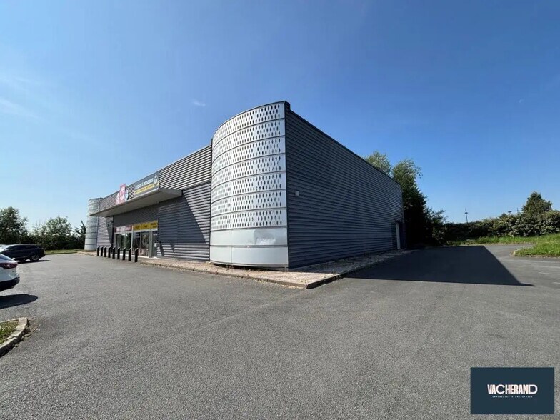 Local commercial dans La Sentinelle à louer - Photo de l’immeuble – Image 1 sur 3