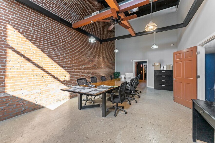 950 S White River Parkway West Dr, Indianapolis, IN à louer - Photo de l’immeuble – Image 1 sur 5