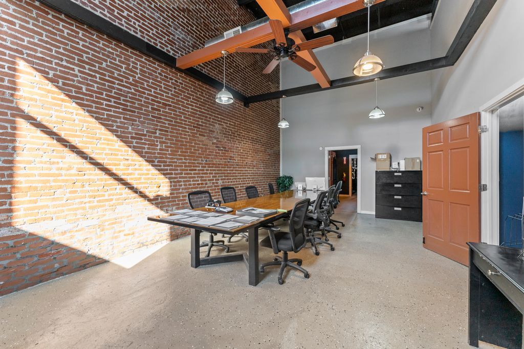 950 S White River Parkway West Dr, Indianapolis, IN à louer Photo de l’immeuble– Image 1 sur 6