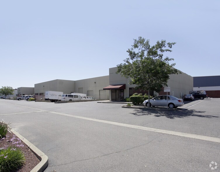 2501-2511 Del Monte St, West Sacramento, CA à louer - Photo de l’immeuble – Image 2 sur 6