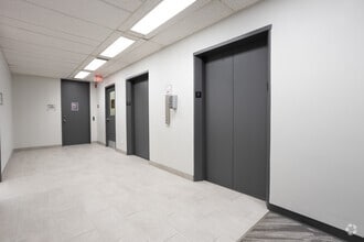 5920 & 5940 Macleod Trl SW, Calgary, AB à louer Photo intérieure– Image 1 sur 10