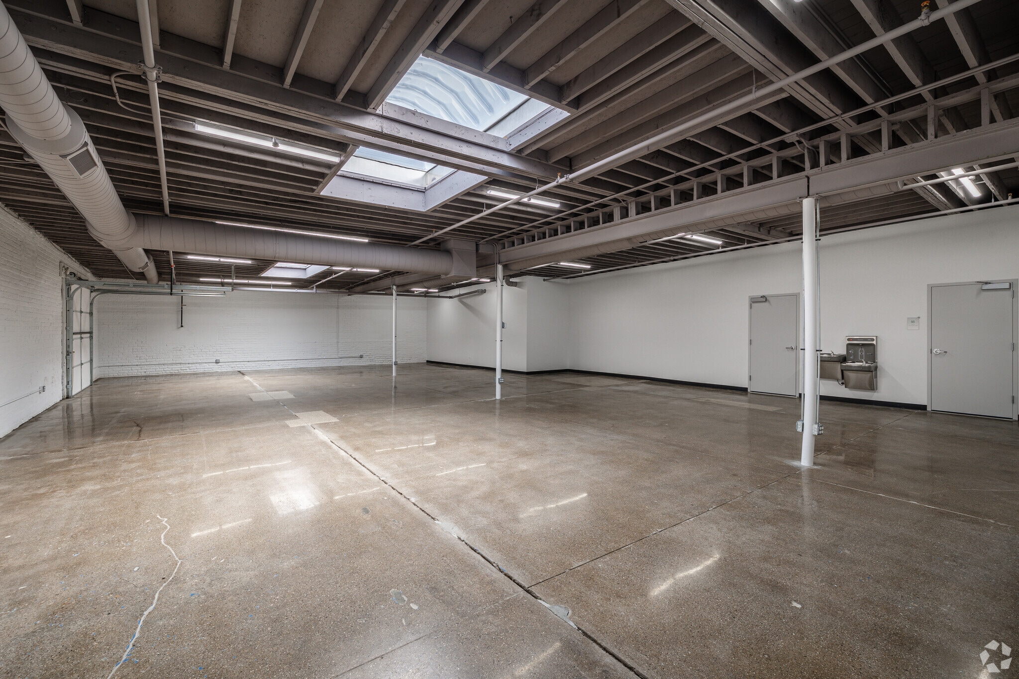 4256 W Diversey Ave, Chicago, IL à louer Photo intérieure– Image 1 sur 4