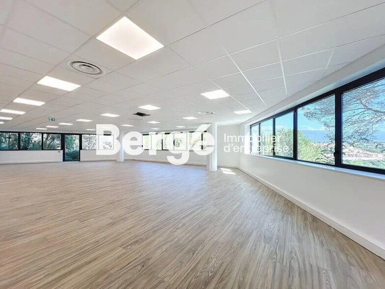 Bureau dans SOPHIA ANTIPOLIS à louer - Photo de l’immeuble – Image 3 sur 14