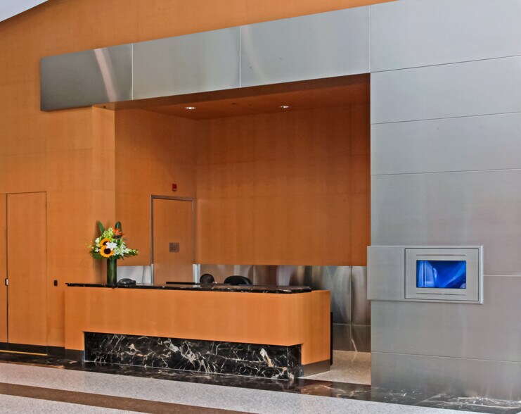 2 Queen St E, Toronto, ON à louer - Hall d’entrée – Image 2 sur 5