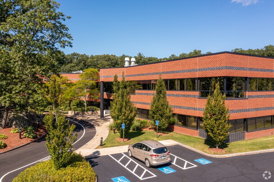 1 Highwood Dr, Tewksbury, MA à louer - Photo de l’immeuble – Image 2 sur 16