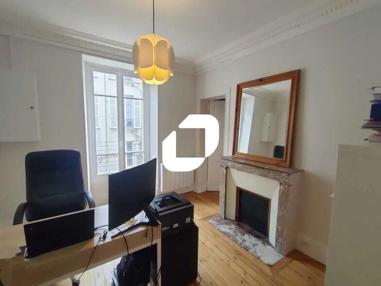 Bureau dans Versailles à louer - Photo de l’immeuble – Image 1 sur 8