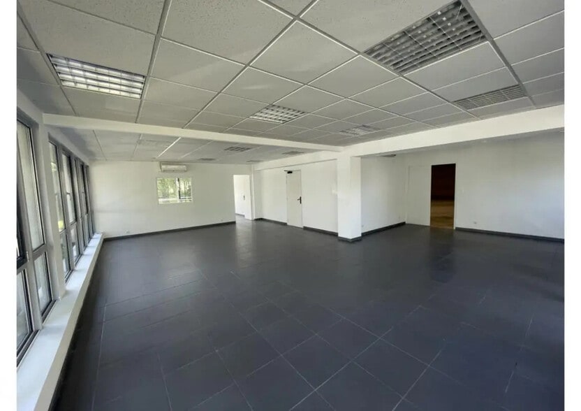 Bureau dans Mons-en-Baroeul à louer - Photo de l’immeuble – Image 3 sur 5