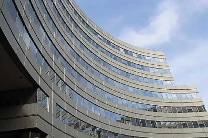 7-11 Place Des Cinq Martyrs Du Lycée Buffon, Paris à louer Photo de l’immeuble– Image 1 sur 17