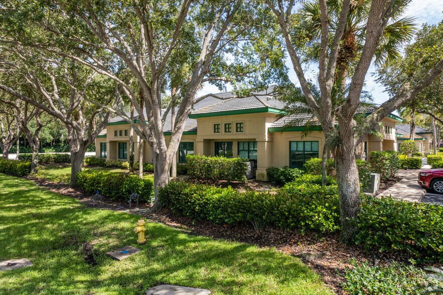 9975 Tamiami Trl N, Naples, FL à louer - Photo de l’immeuble – Image 2 sur 5