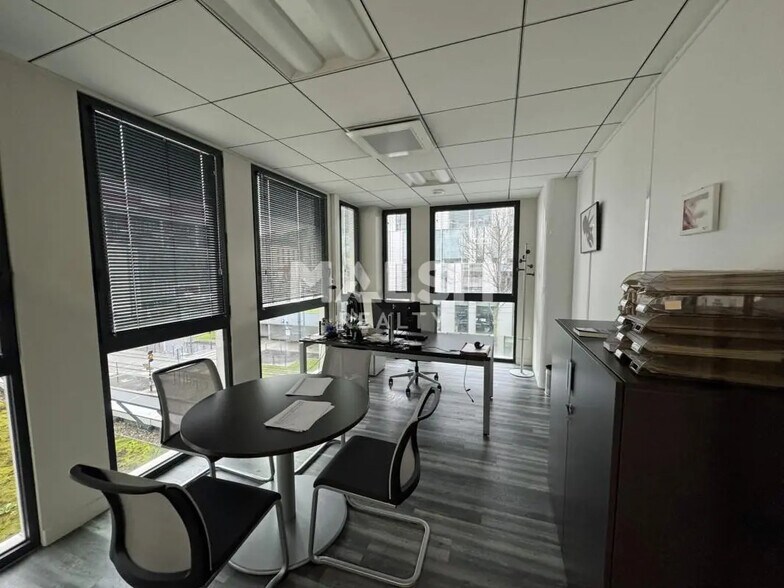 Bureau dans Saint-Étienne à louer - Photo de l’immeuble – Image 2 sur 4